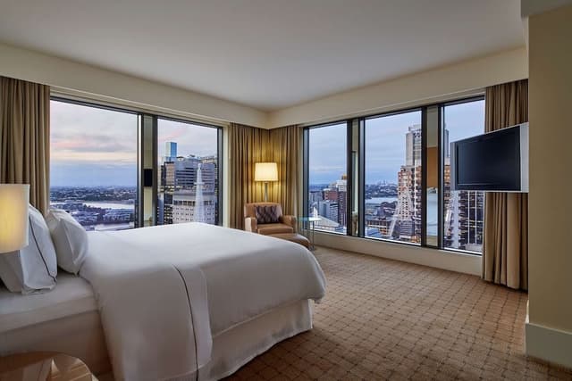 Deluxe Suite (Club Access)