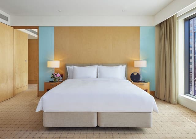Deluxe Suite (Club Access)