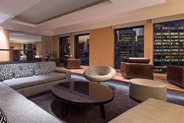 Deluxe Suite (Club Access)