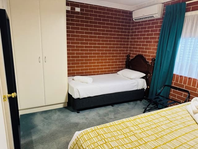 King Twin Bed Apartment