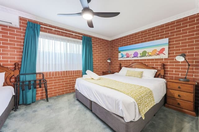 King Twin Bed Apartment