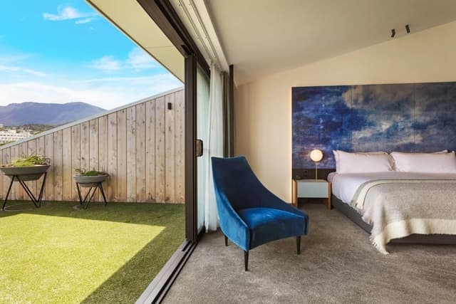 Premium Waterfront Suite