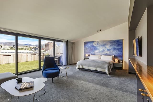 Premium Waterfront Suite