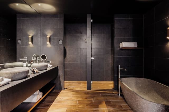Premium Waterfront Suite