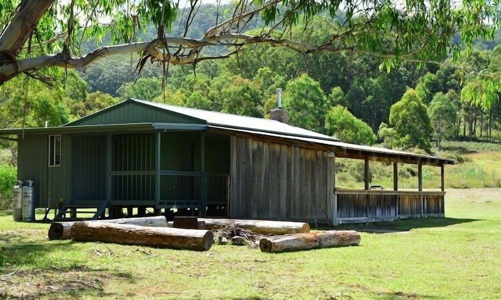 Four Bull Hut0