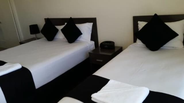 Deluxe Twin Room (1 Queen and 1 Single Bed)