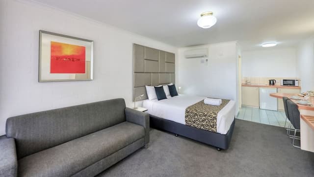 Deluxe Queen Room