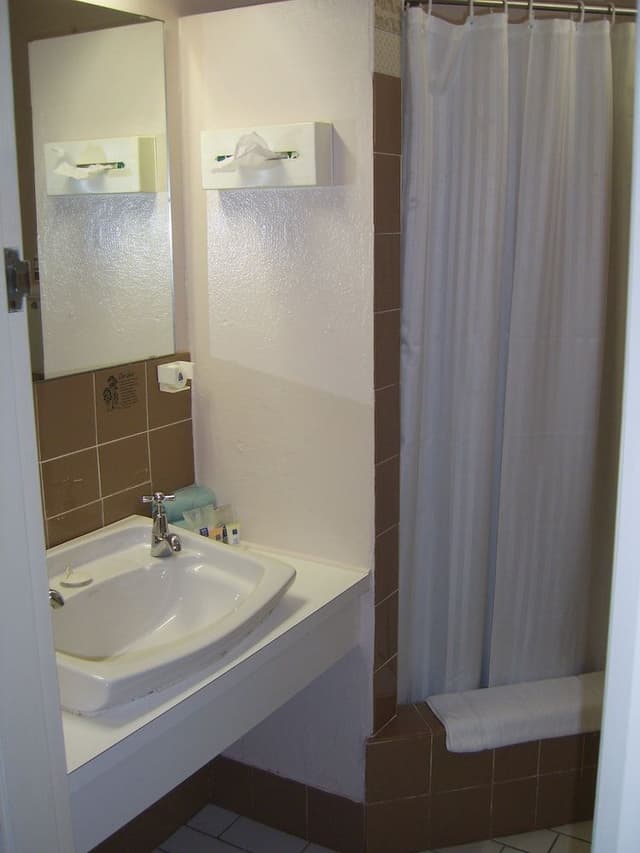 Standard Room, Non Smoking (Budget Queen Room)