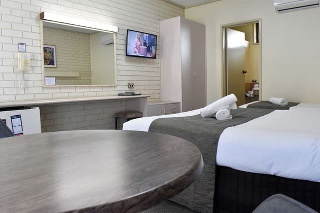 Standard Room Queen & Single