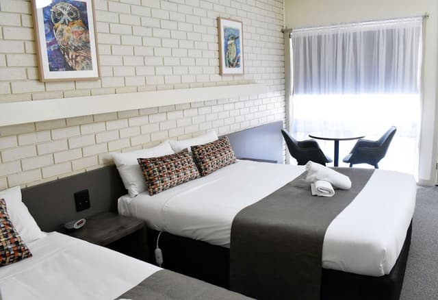 Standard Room Queen & Single
