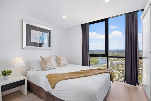 Sub Penthouse, 3 Bedrooms, 2 Bathrooms, Ocean View (Level 35)