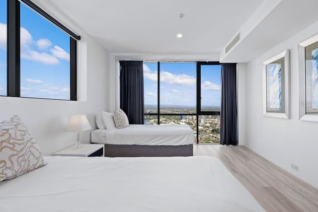 Sub Penthouse, 3 Bedrooms, 2 Bathrooms, Ocean View (Level 35)