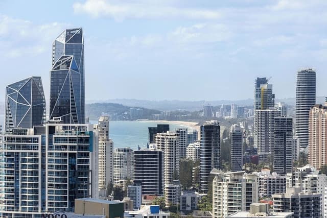 Sub Penthouse, 3 Bedrooms, 2 Bathrooms, Ocean View (Level 35)
