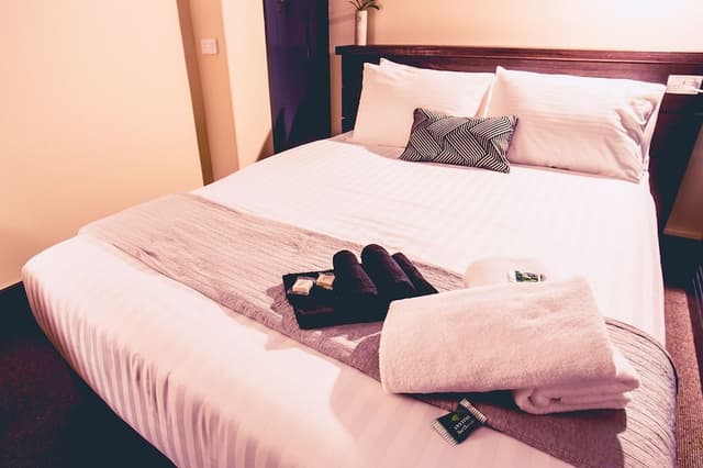 Deluxe Queen Room with Shared Bathroom