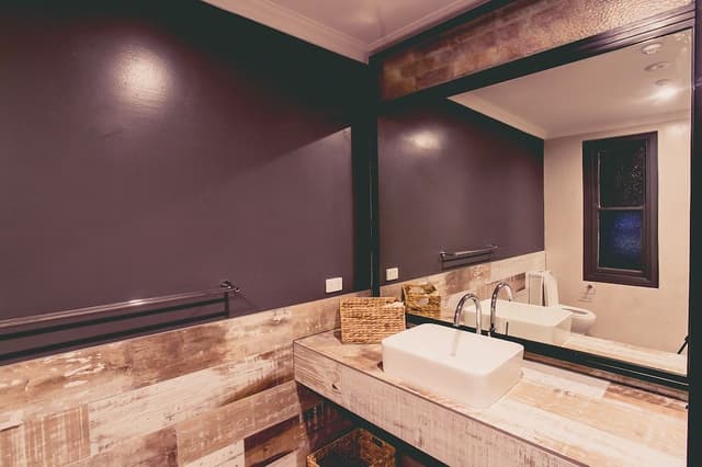 Deluxe Queen Room with Shared Bathroom
