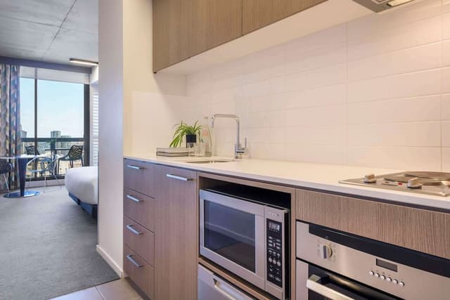 Studio Apartment Park View & Balcony - No Housekeeping