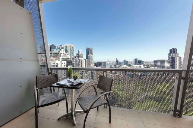 Studio Apartment Park View & Balcony - No Housekeeping