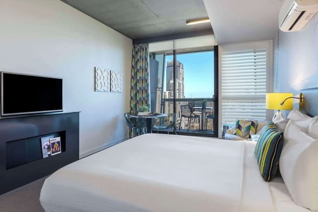 Studio Apartment Park View & Balcony - No Housekeeping