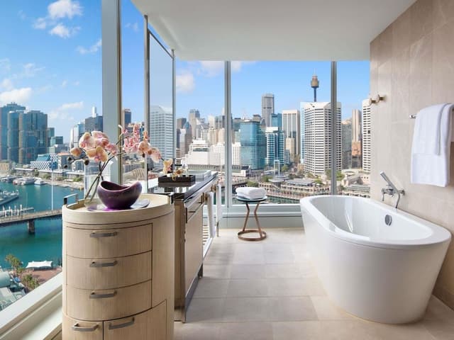Luxury Room, 1 King Bed, Harbor View, Corner