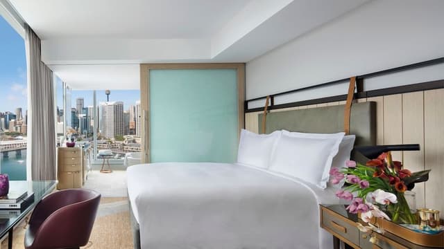 Luxury Room, 1 King Bed, Harbor View, Corner