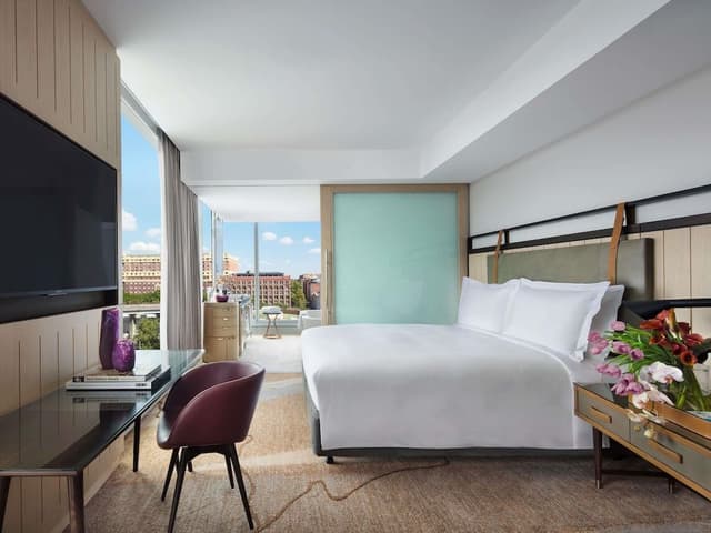 Luxury Room, 1 King Bed, Harbor View, Corner