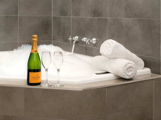 Luxury King Spa Studio Parking & Wifi