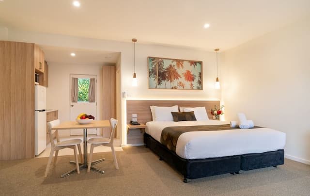 Deluxe Suite with Free Parking and Wifi