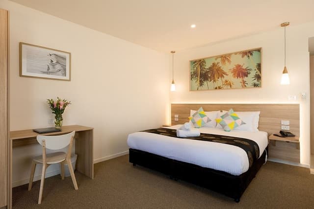Deluxe Suite with Free Parking and Wifi