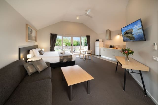 Luxury King Spa Studio Parking & Wifi