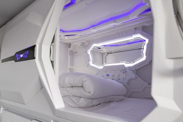 Side Entrance Single Capsule Bed