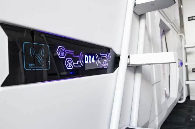 Side Entrance Single Capsule Bed