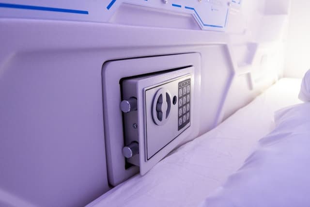 Side Entrance Single Capsule Bed