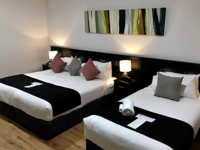 Retro Garden King Rooms