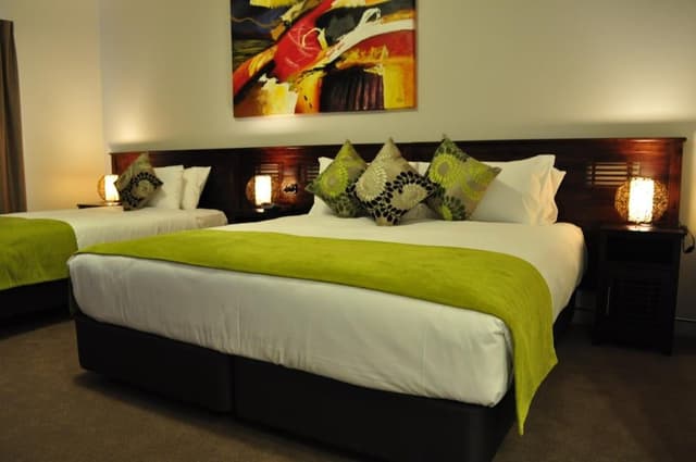 Retro Garden King Rooms