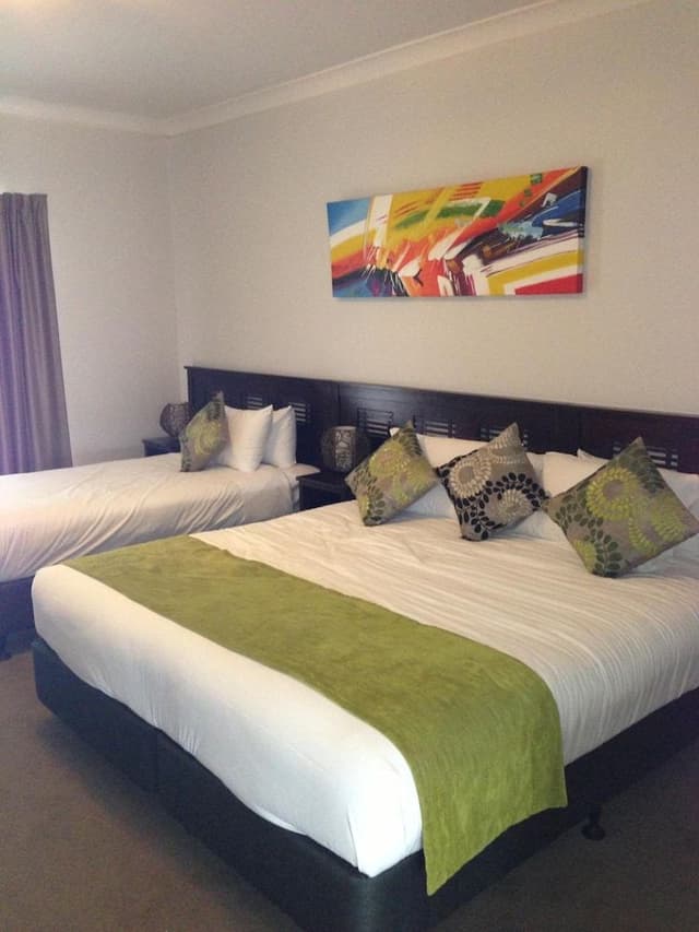 Retro Garden King Rooms