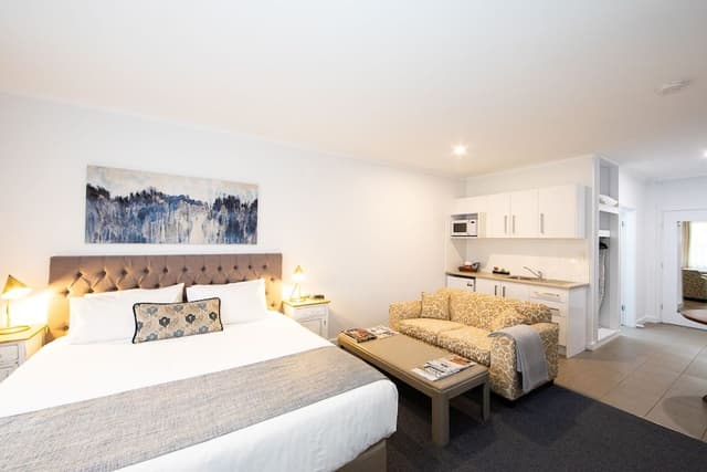 Room, 1 King Bed, Non Smoking, Kitchenette