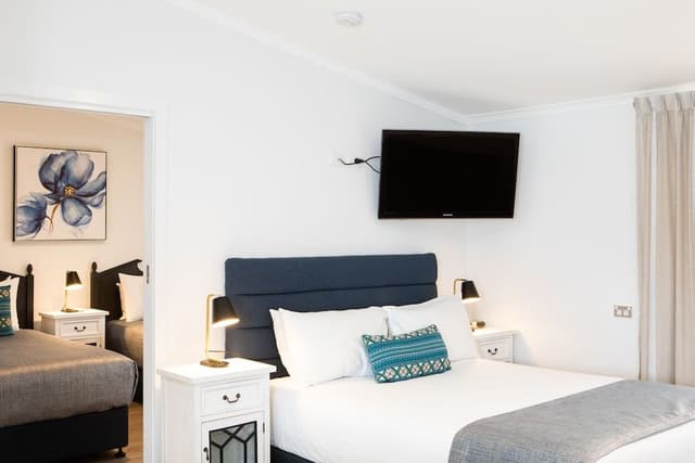 Family Suite, Multiple Beds, Kitchenette, Poolside