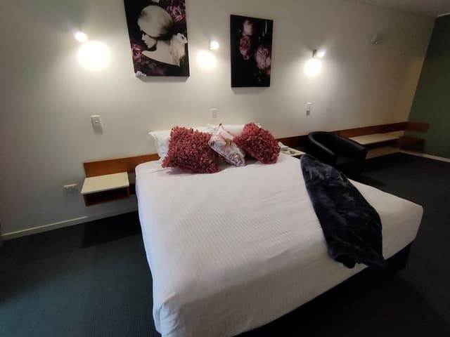 Deluxe Room, 1 King Bed