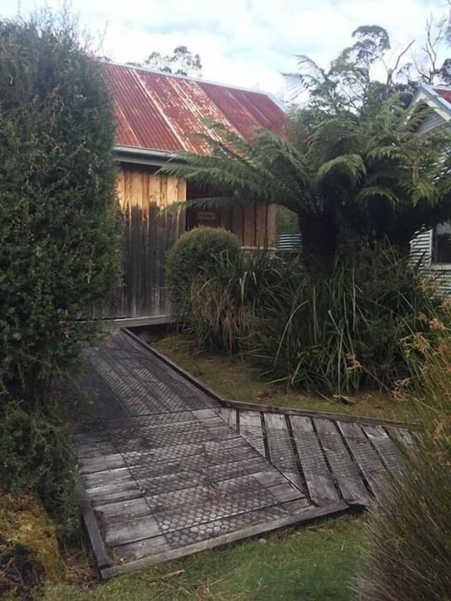 Queen Eco Cottage