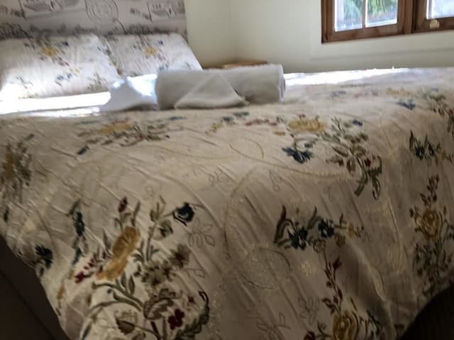 Queen Eco Cottage