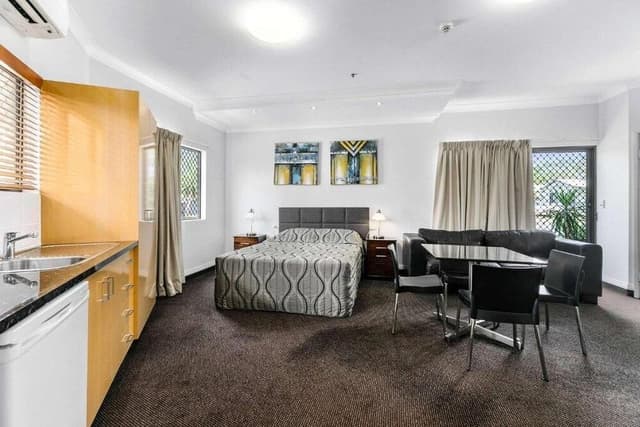 Deluxe Queen Room