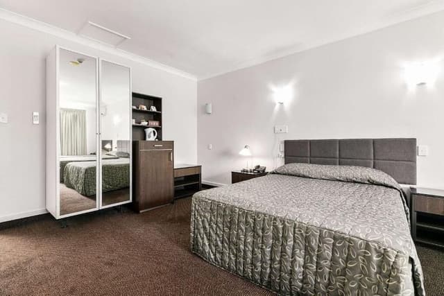 Deluxe Queen Room