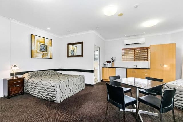 Deluxe Queen Room