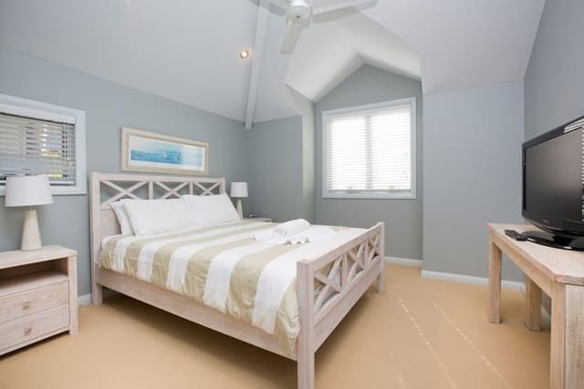Luxury Townhome, 3 Bedrooms (Free Standing House)