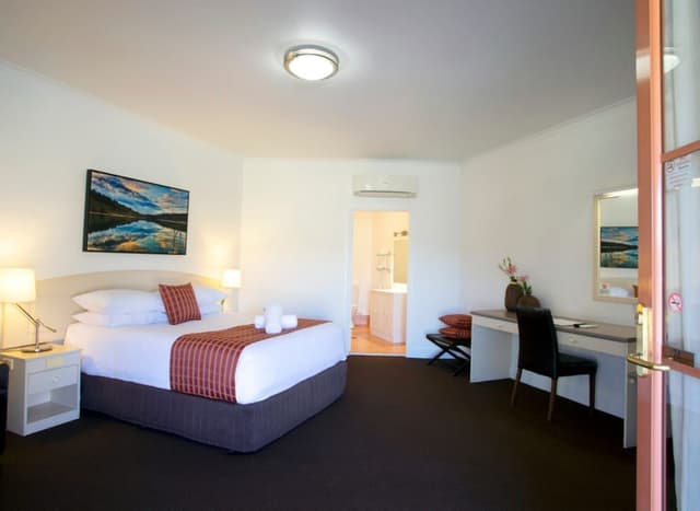Deluxe Queen Room