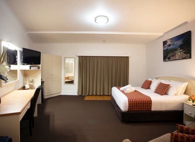Deluxe King Room
