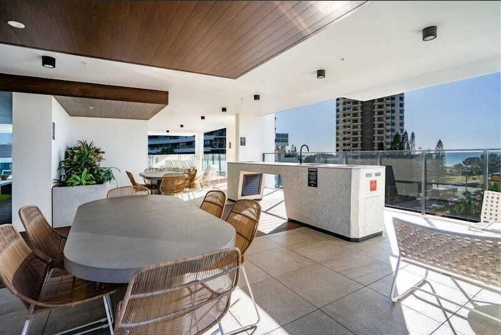 Ocean views in the heart of Broadbeach2
