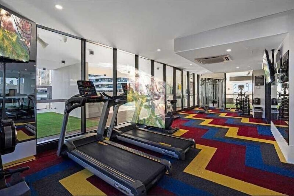 Ocean views in the heart of Broadbeach4