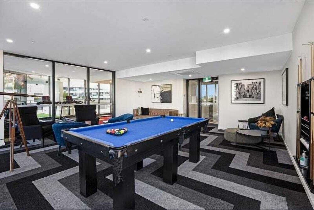 Ocean views in the heart of Broadbeach3