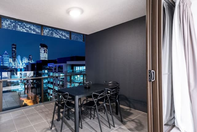 2 Bedroom 2 Bathroom Apartment with Balcony and City Facing